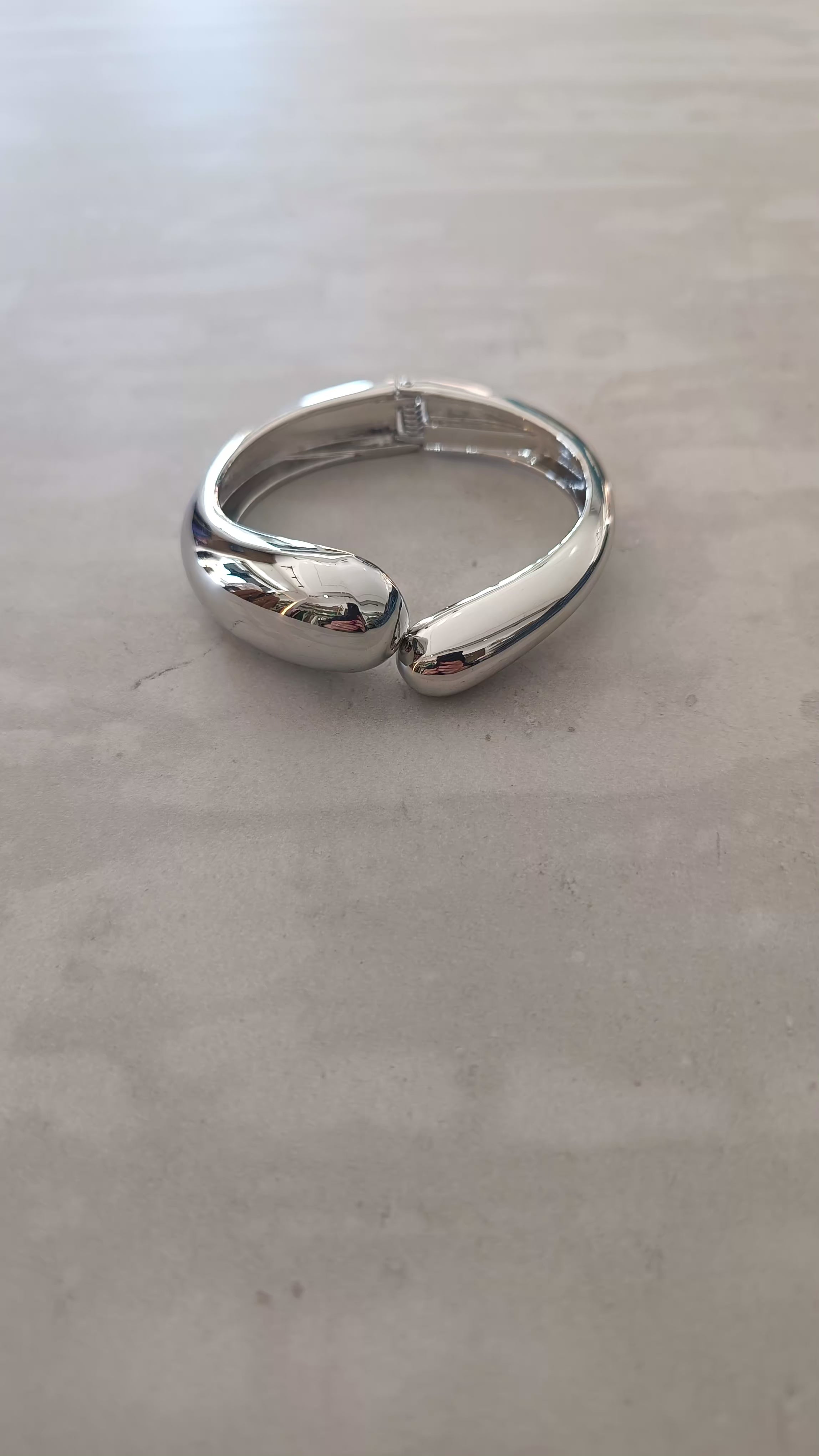 Bracciale rigido